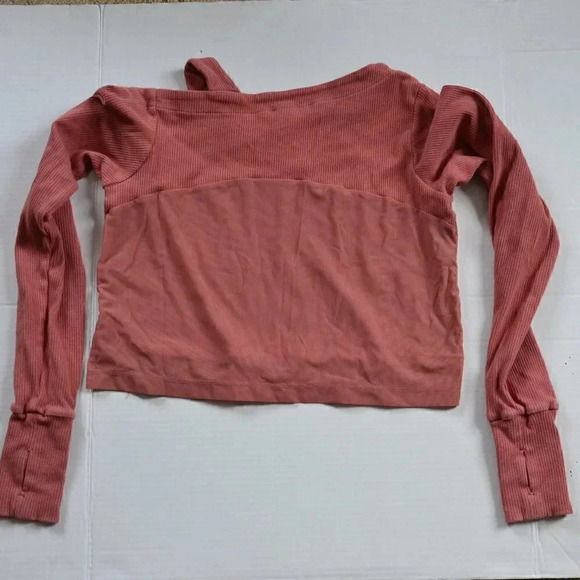 Gymshark Crop Cut Out Top - Picture 3 of 9